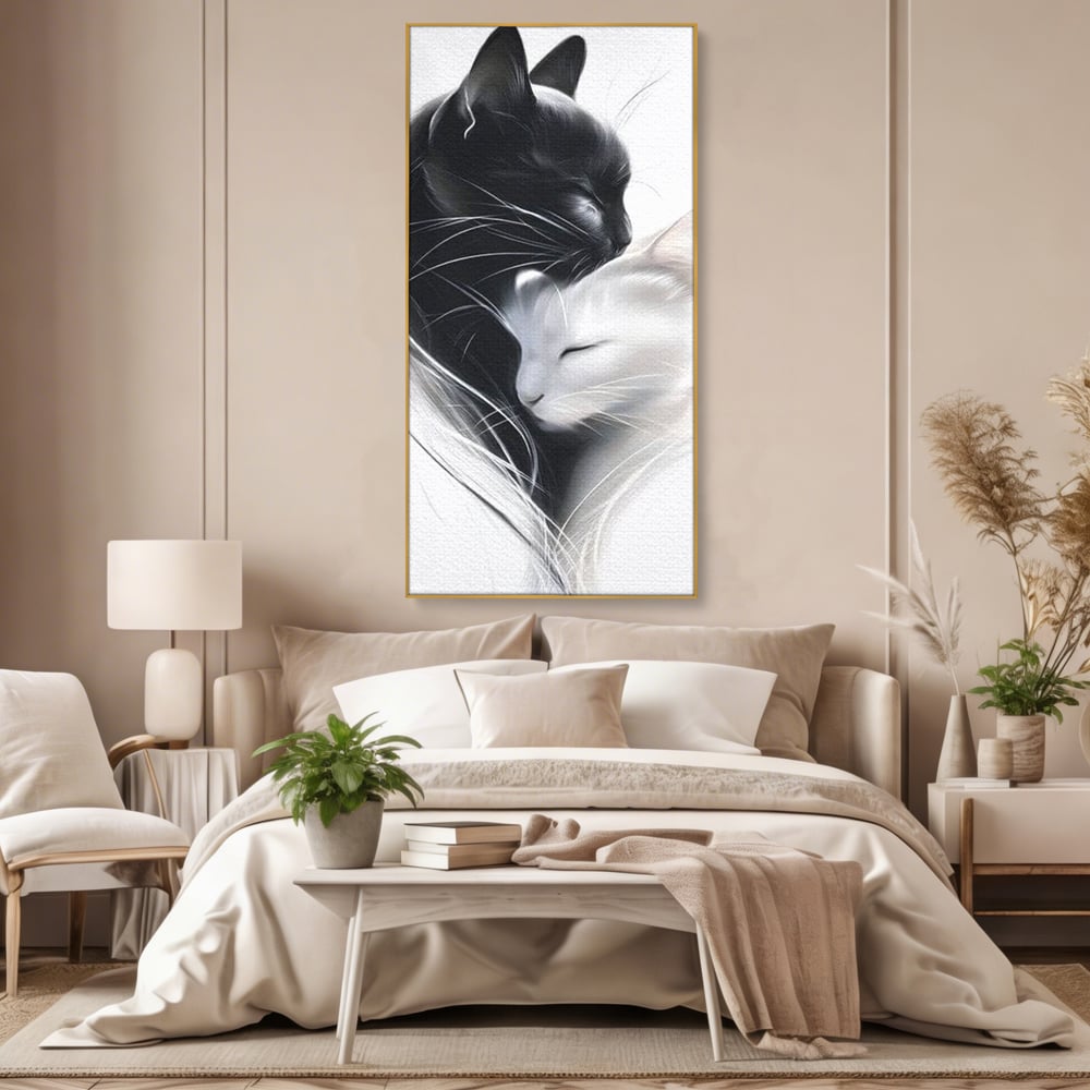 Tablou canvas cu tablou canvas cu pisici alb si negru, in rama de aluminiu auriu, pe perete intr-un dormitor